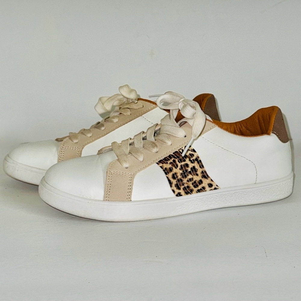 White Casual Faux Leather Lace-Up Sneakers Athletic Shoes, Sz 39 (8-8.5)
